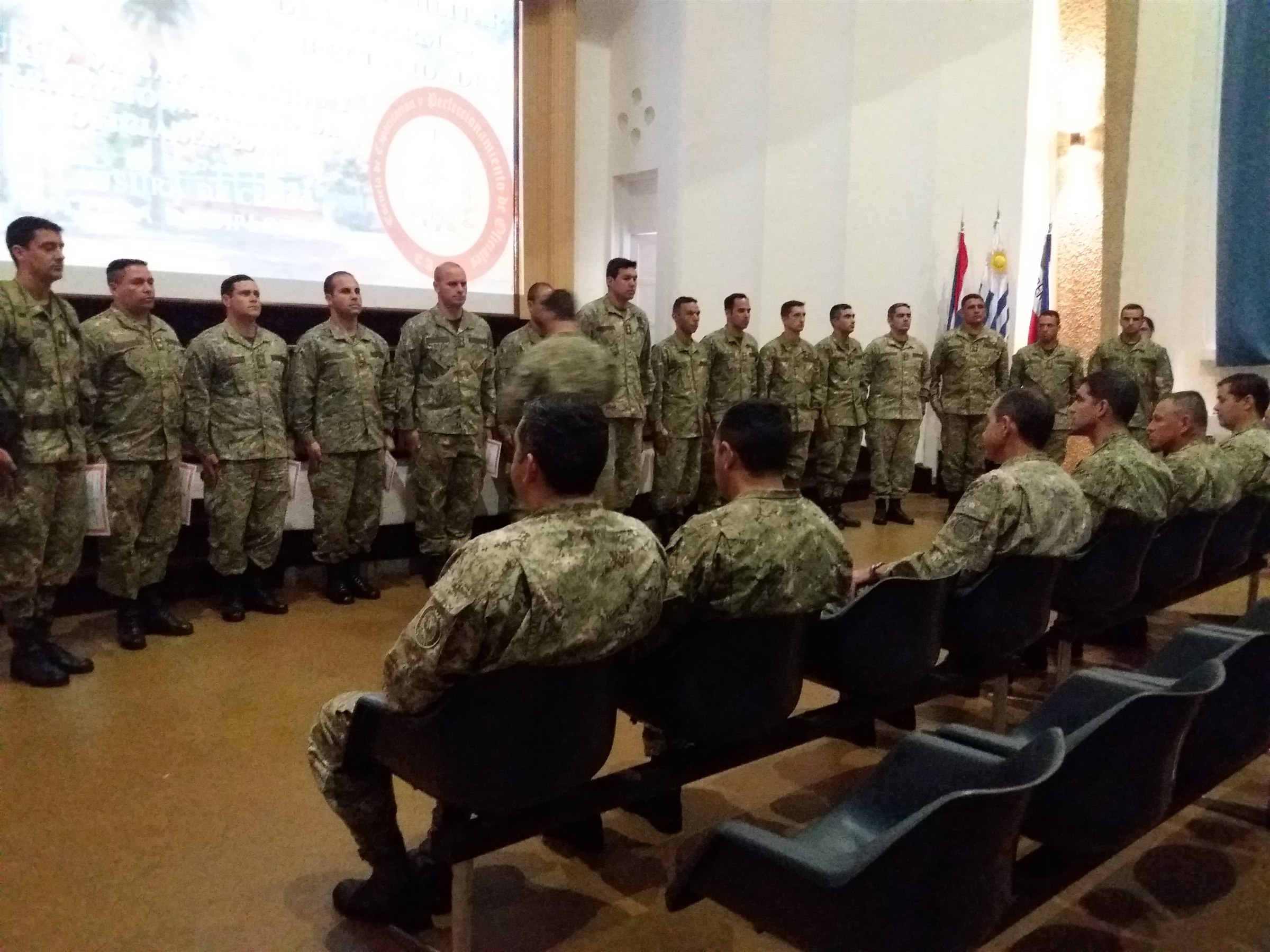 Entrega de diplomas a tenientes alumnos de la E.C.P.O., foto 8
