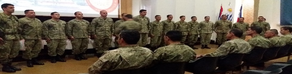 Entrega de diplomas a tenientes alumnos de la E.C.P.O.
