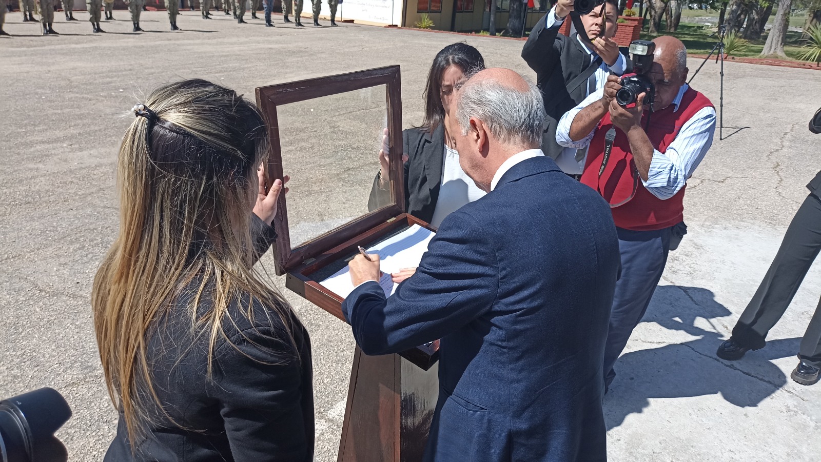 Visita del Ministro de Defensa Nacional y de autoridades de la educación, foto 6