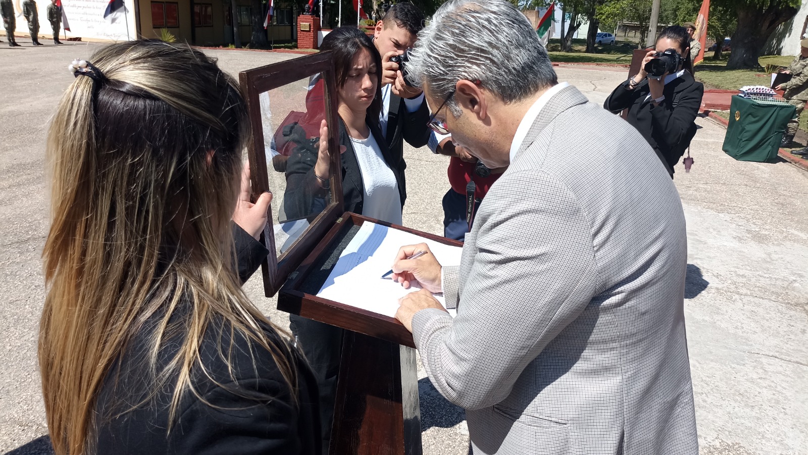 Visita del Ministro de Defensa Nacional y de autoridades de la educación, foto 7