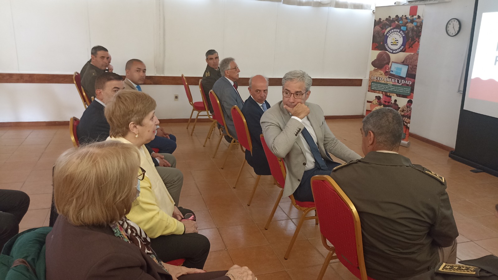 Visita del Ministro de Defensa Nacional y de autoridades de la educación, foto 14
